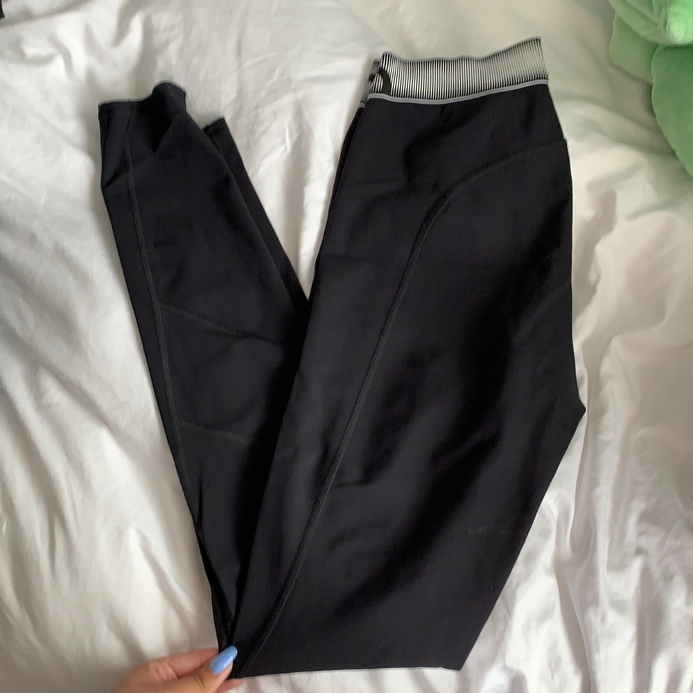 alo yoga leggings